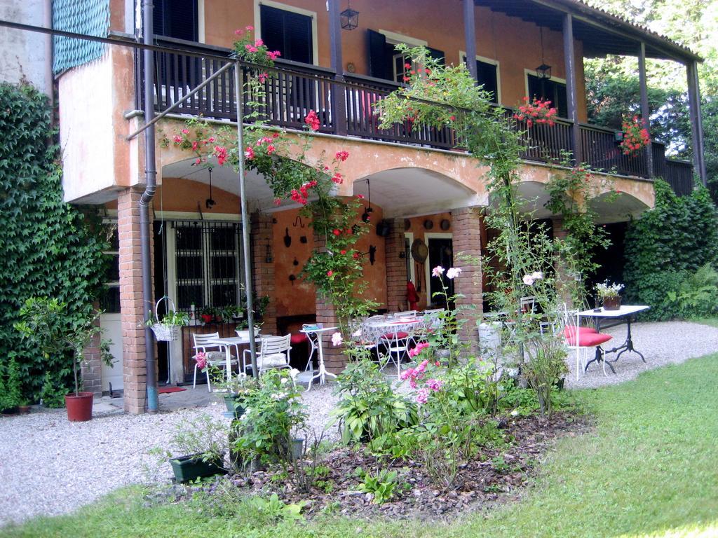 Apartamento Il Faggio Rosso Albiolo Exterior foto